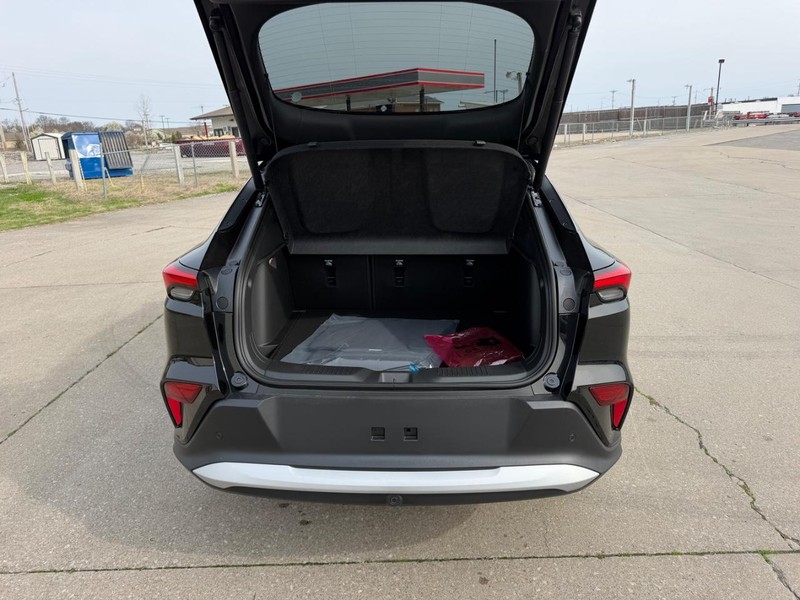 Buick Envista Vehicle Full-screen Gallery Image 5