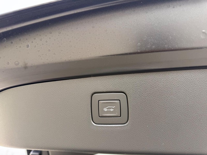 Buick Envista Vehicle Full-screen Gallery Image 6