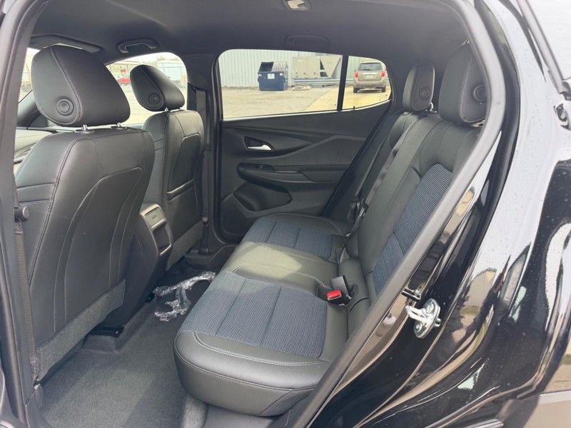 Buick Envista Vehicle Full-screen Gallery Image 8