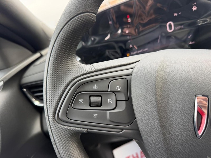 Buick Envista Vehicle Full-screen Gallery Image 11