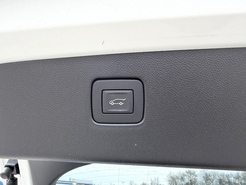 Buick Envista Vehicle Full-screen Gallery Image 6