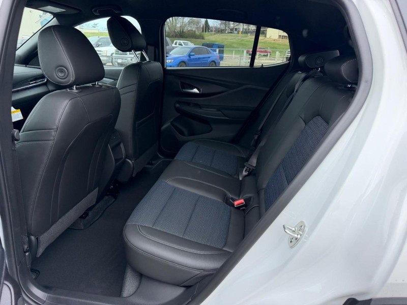 Buick Envista Vehicle Full-screen Gallery Image 8