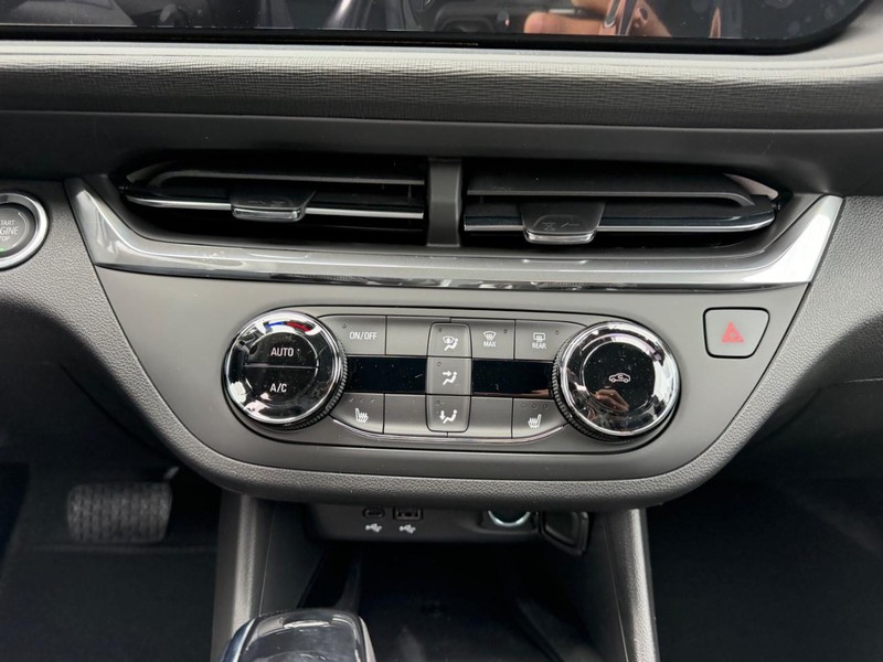 Buick Envista Vehicle Full-screen Gallery Image 14
