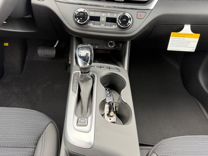 Buick Envista Vehicle Full-screen Gallery Image 15