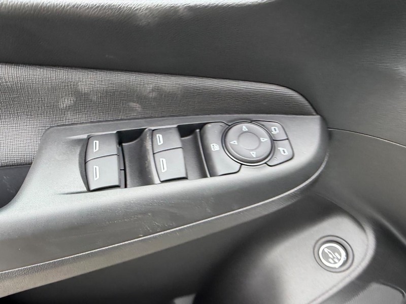 Buick Envista Vehicle Full-screen Gallery Image 17