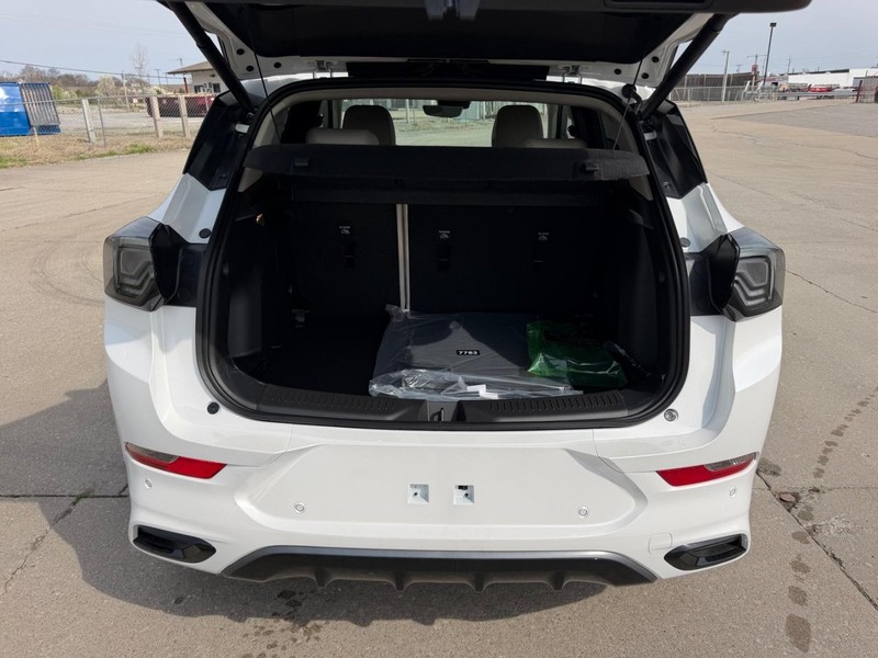 Buick Encore GX Vehicle Full-screen Gallery Image 5