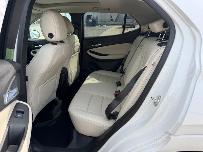 Buick Encore GX Vehicle Full-screen Gallery Image 8