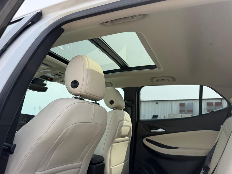 Buick Encore GX Vehicle Full-screen Gallery Image 9