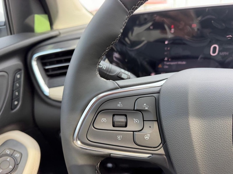 Buick Encore GX Vehicle Full-screen Gallery Image 12