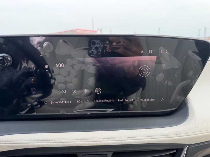 Buick Encore GX Vehicle Full-screen Gallery Image 14