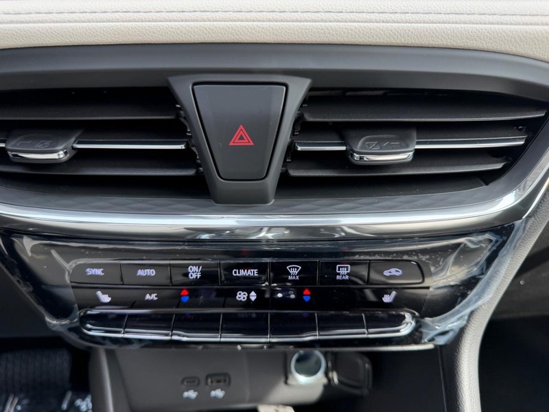 Buick Encore GX Vehicle Full-screen Gallery Image 15