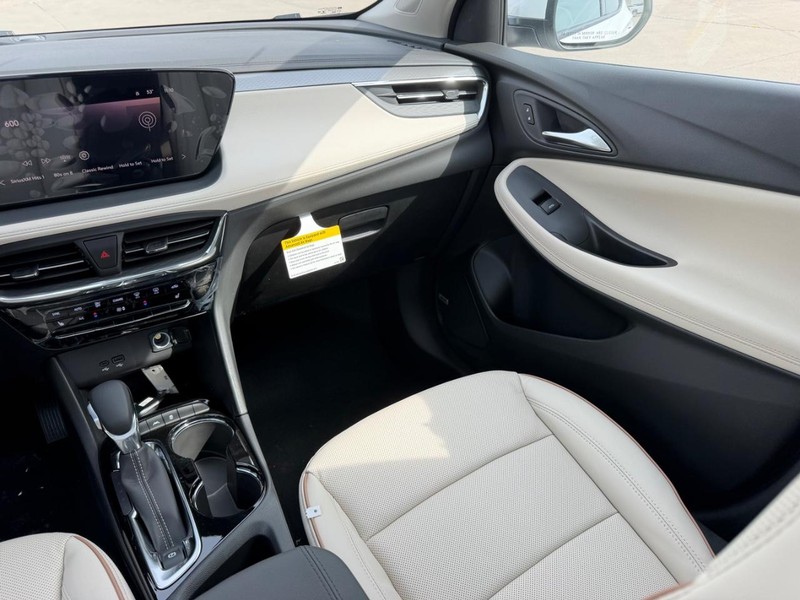 Buick Encore GX Vehicle Full-screen Gallery Image 17