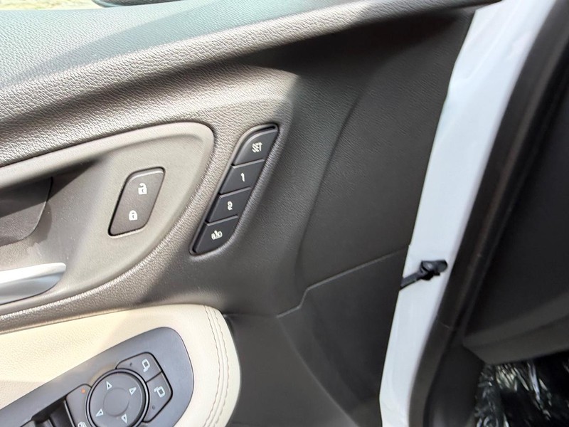 Buick Encore GX Vehicle Full-screen Gallery Image 19