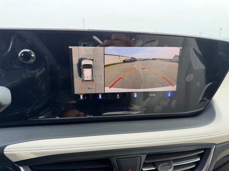 Buick Encore GX Vehicle Full-screen Gallery Image 22