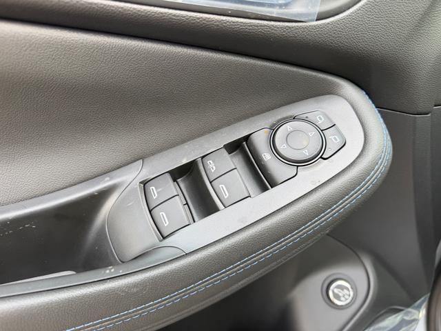 Buick Encore GX Vehicle Full-screen Gallery Image 17