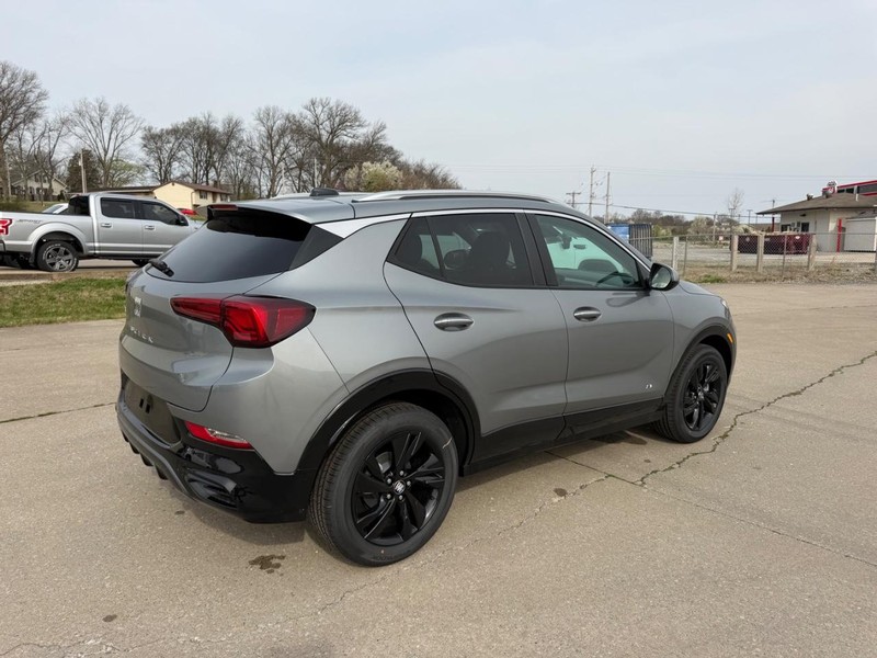 Buick Encore GX Vehicle Full-screen Gallery Image 3