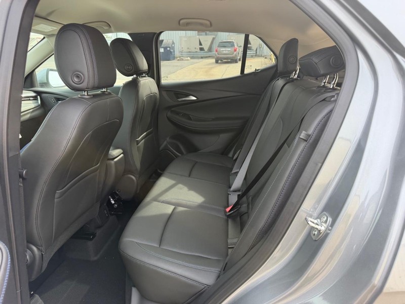 Buick Encore GX Vehicle Full-screen Gallery Image 8