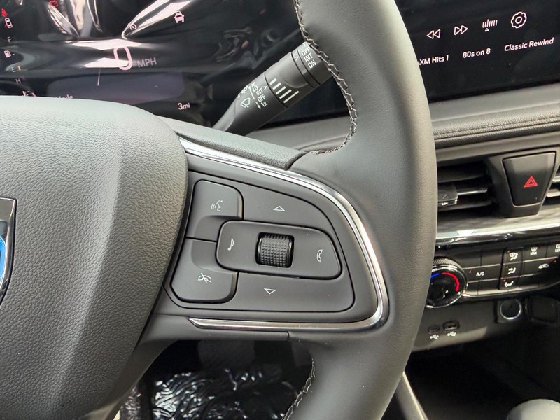 Buick Encore GX Vehicle Full-screen Gallery Image 12