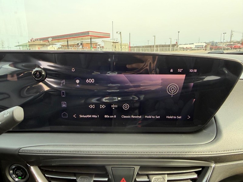 Buick Encore GX Vehicle Full-screen Gallery Image 13