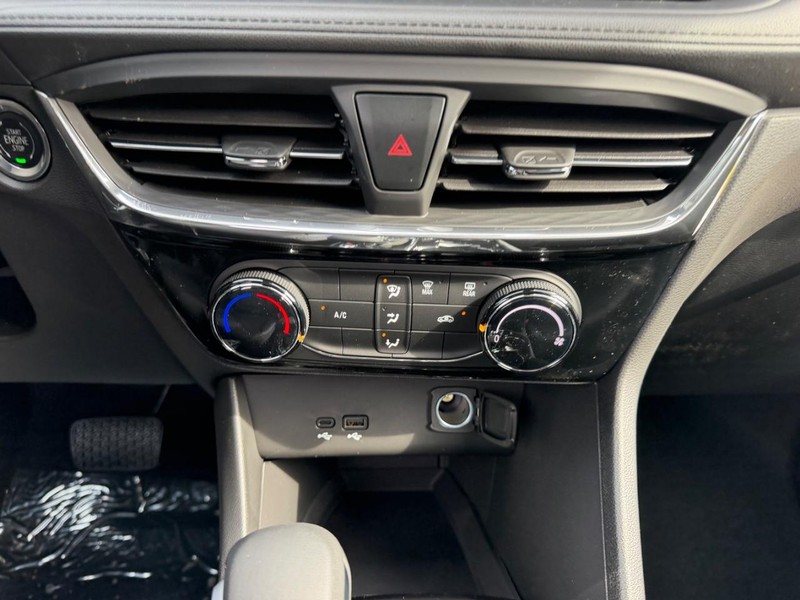 Buick Encore GX Vehicle Full-screen Gallery Image 14