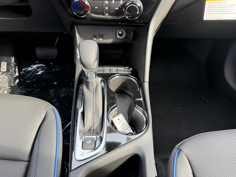 Buick Encore GX Vehicle Full-screen Gallery Image 15