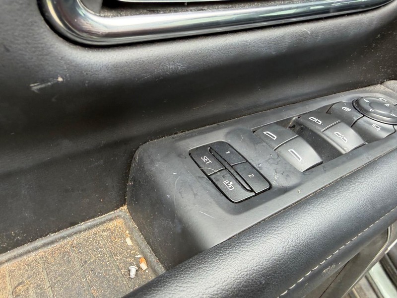 Chevrolet Tahoe Vehicle Full-screen Gallery Image 21