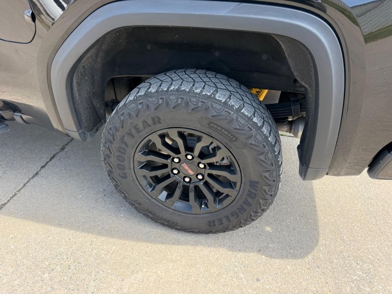 GMC Sierra 1500 Vehicle Full-screen Gallery Image 6