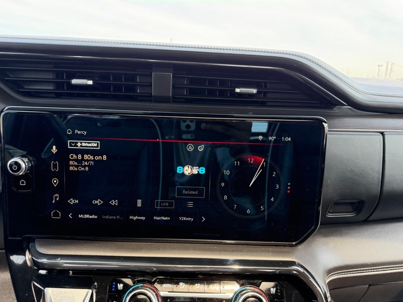 GMC Sierra 1500 Vehicle Full-screen Gallery Image 12