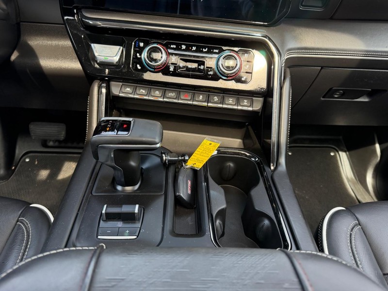 GMC Sierra 1500 Vehicle Full-screen Gallery Image 14