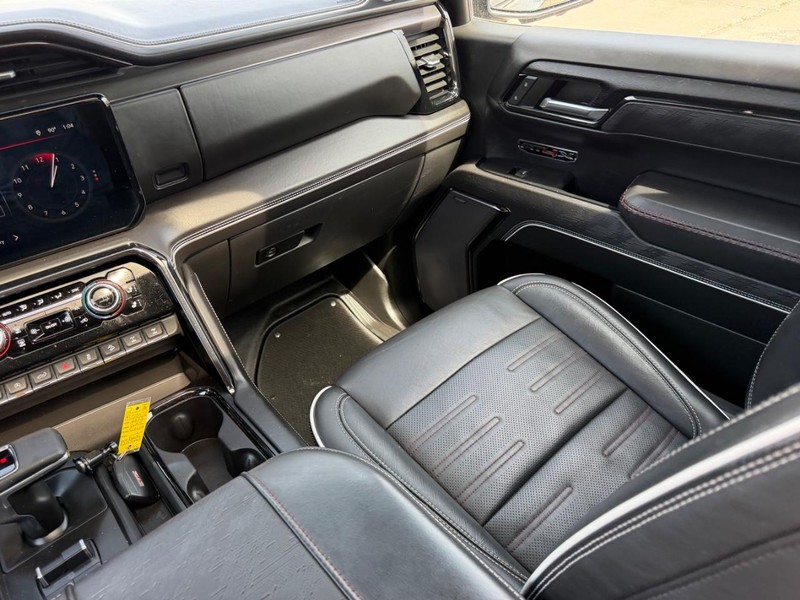 GMC Sierra 1500 Vehicle Full-screen Gallery Image 15