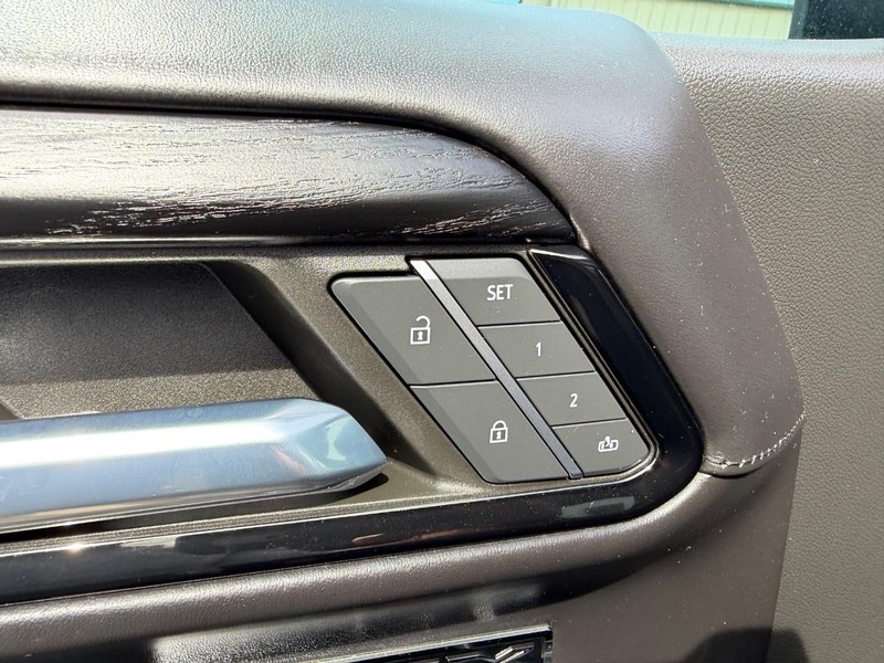 GMC Sierra 1500 Vehicle Full-screen Gallery Image 17