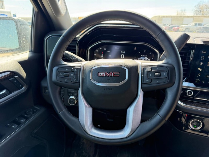 GMC Sierra 1500 Vehicle Full-screen Gallery Image 9