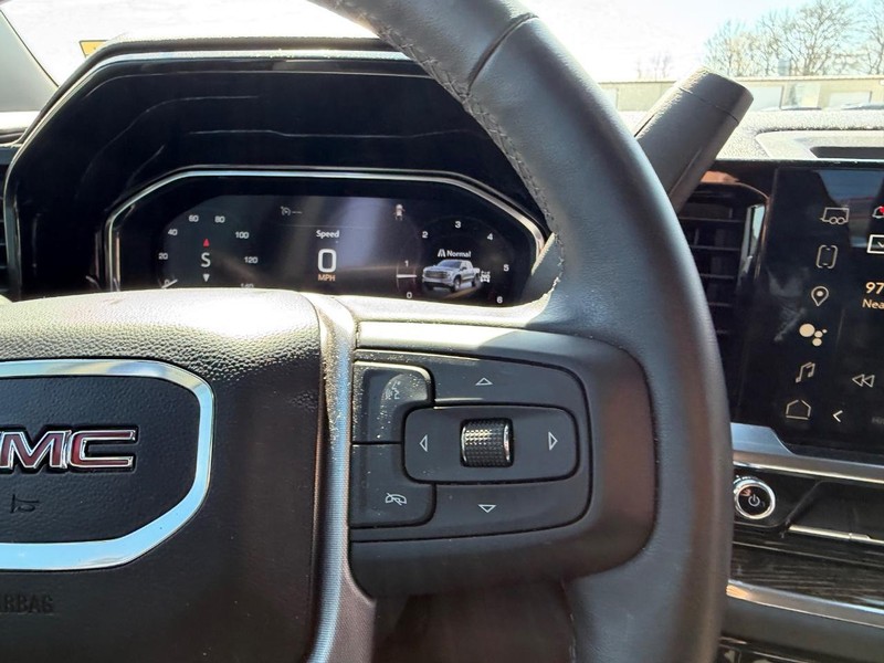 GMC Sierra 1500 Vehicle Full-screen Gallery Image 11