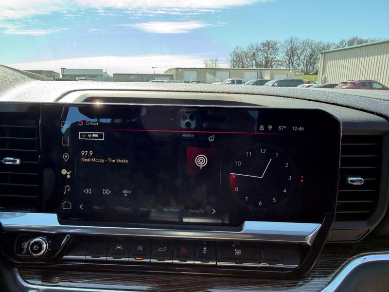 GMC Sierra 1500 Vehicle Full-screen Gallery Image 12