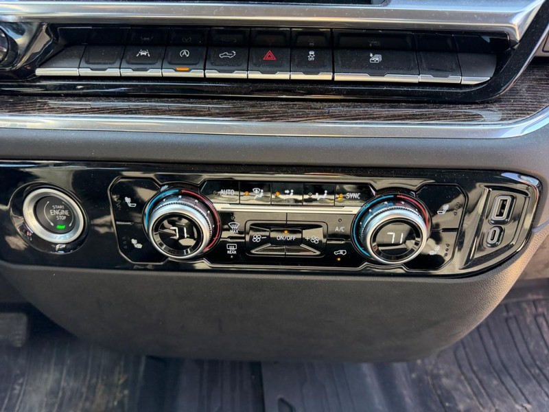 GMC Sierra 1500 Vehicle Full-screen Gallery Image 13