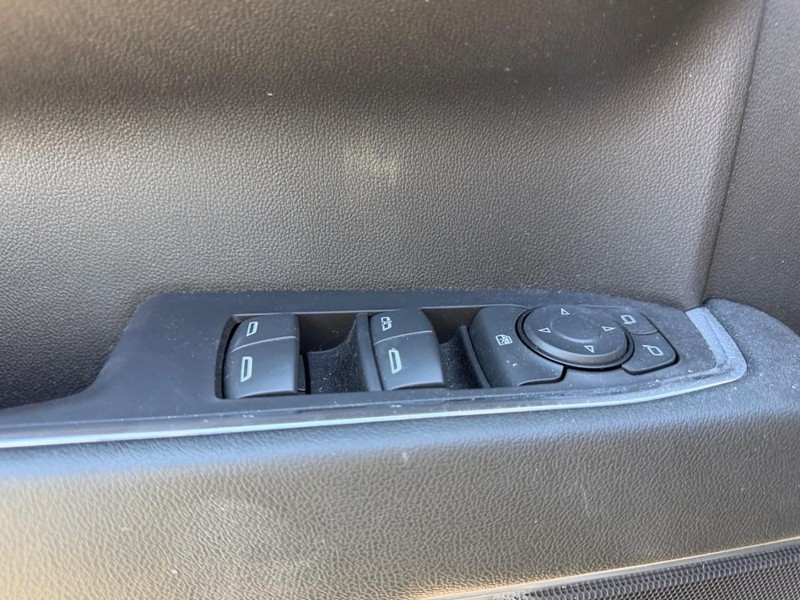 GMC Sierra 1500 Vehicle Full-screen Gallery Image 15