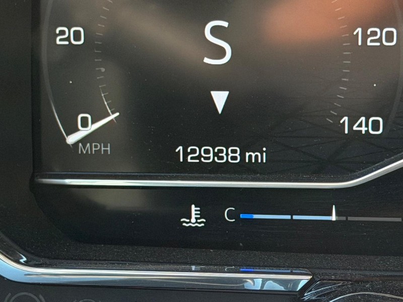 GMC Sierra 1500 Vehicle Full-screen Gallery Image 17