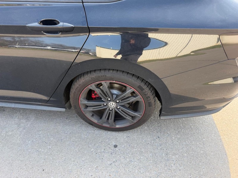 Volkswagen Jetta GLI Vehicle Full-screen Gallery Image 5