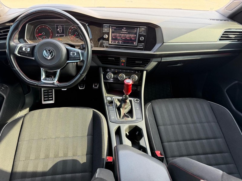 Volkswagen Jetta GLI Vehicle Full-screen Gallery Image 7