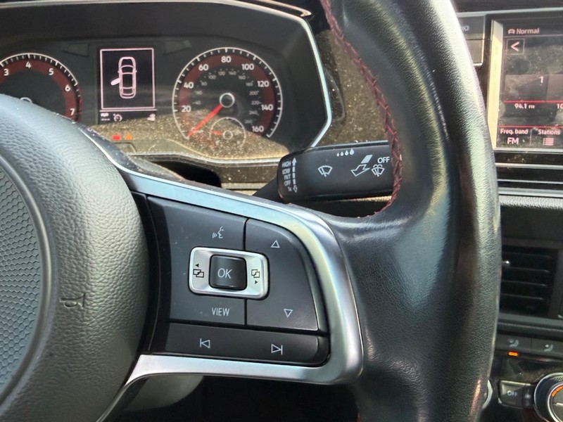 Volkswagen Jetta GLI Vehicle Full-screen Gallery Image 10