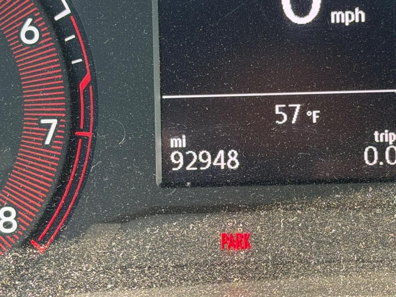 Volkswagen Jetta GLI Vehicle Full-screen Gallery Image 17