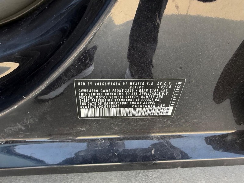 Volkswagen Jetta GLI Vehicle Full-screen Gallery Image 19