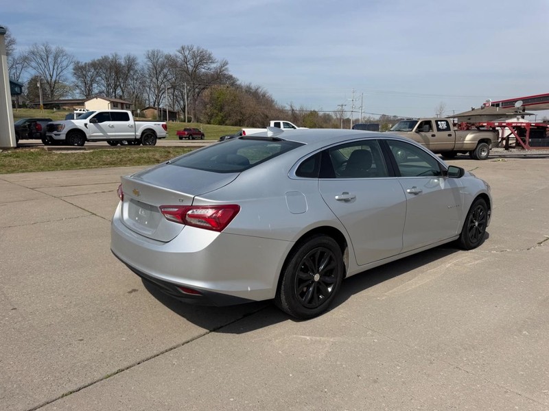Chevrolet Malibu Vehicle Full-screen Gallery Image 3