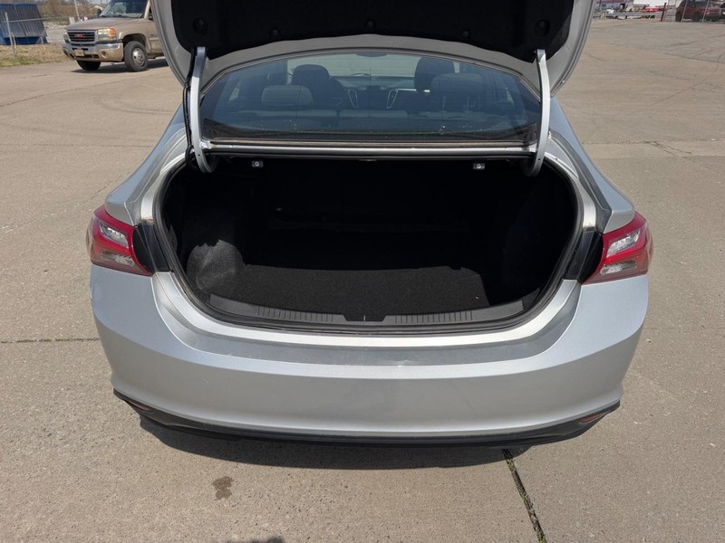 Chevrolet Malibu Vehicle Full-screen Gallery Image 5