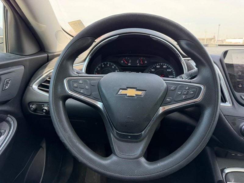 Chevrolet Malibu Vehicle Full-screen Gallery Image 9