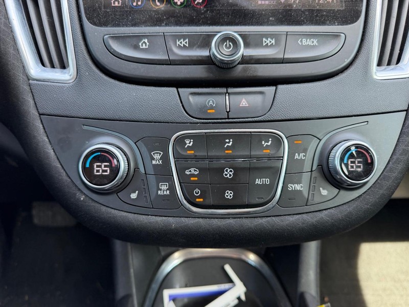 Chevrolet Malibu Vehicle Full-screen Gallery Image 13