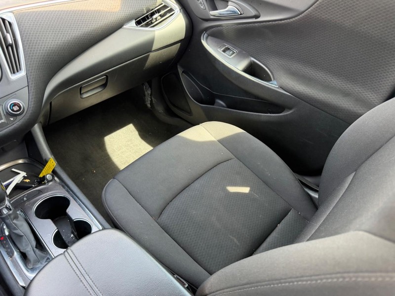 Chevrolet Malibu Vehicle Full-screen Gallery Image 15