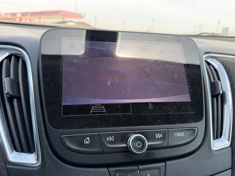 Chevrolet Malibu Vehicle Full-screen Gallery Image 19