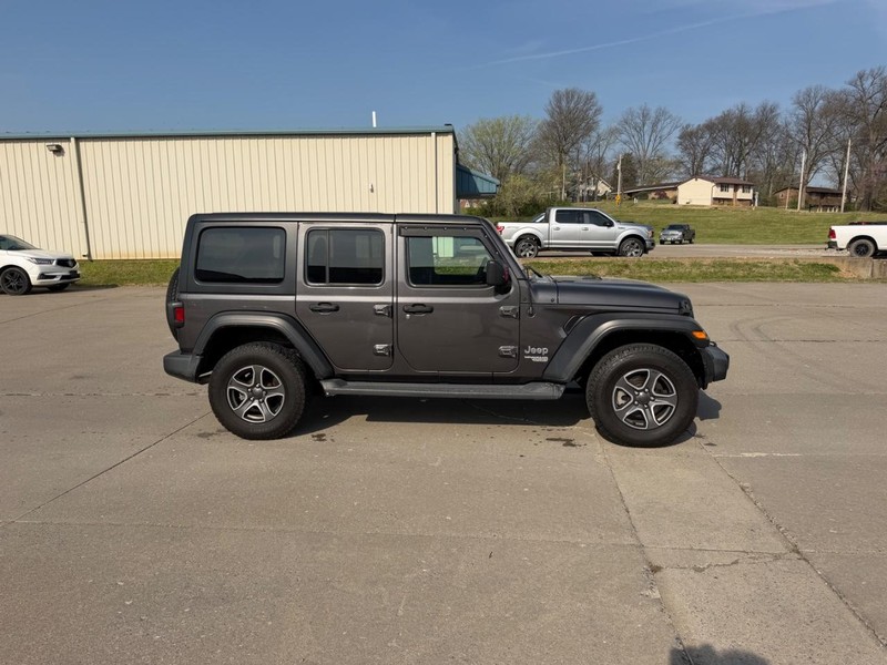 Jeep Wrangler Unlimited Vehicle Full-screen Gallery Image 2