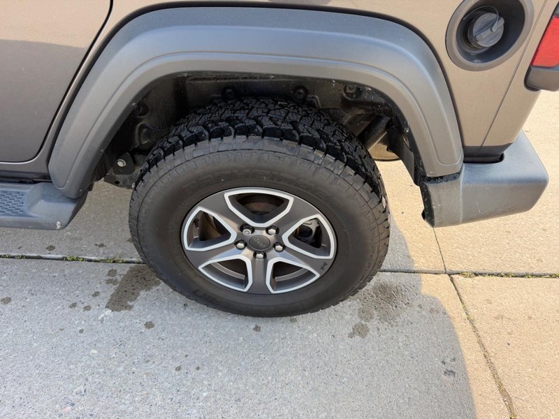 Jeep Wrangler Unlimited Vehicle Full-screen Gallery Image 6